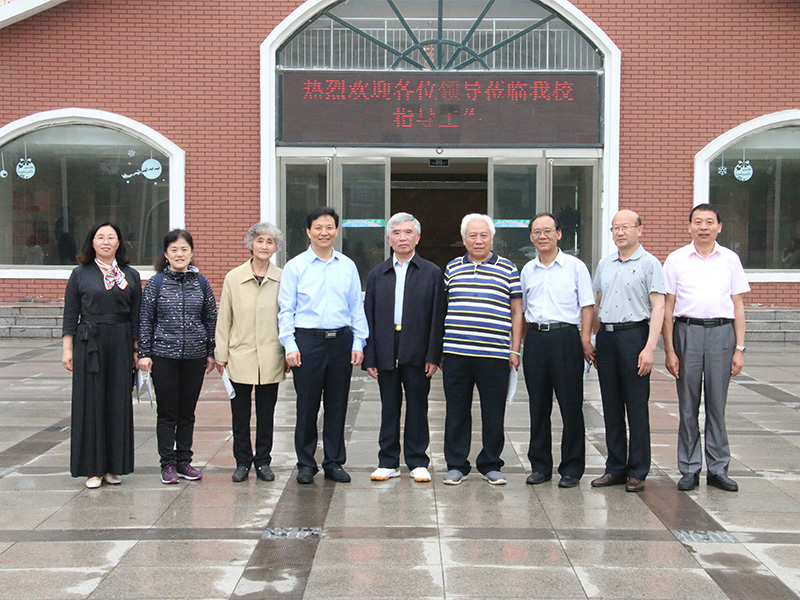 5月25日，北京大學(xué)原副校長(cháng)林鈞敬等一行來到鶴壁科達學(xué)校指導工作